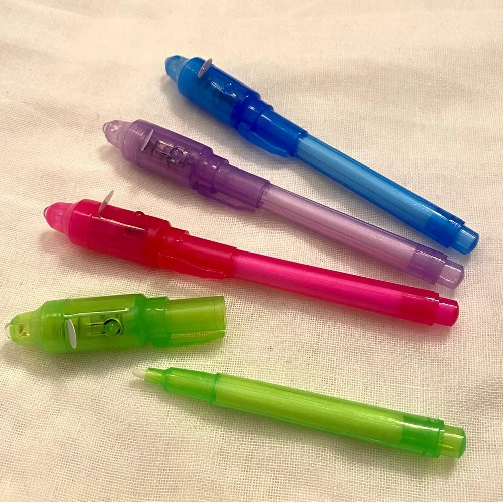 Invisible Ink Pens Use UV Light to Reveal Secret Messages | Amaze your friends - Picture 6 of 10